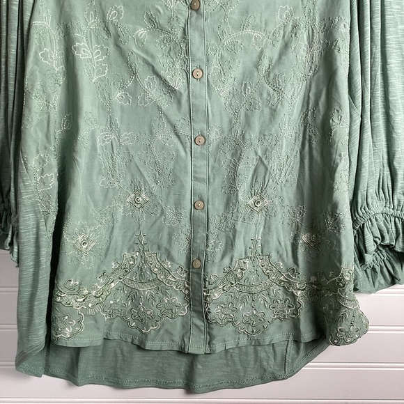 Democracy NWT Sage Green embroidered pleated Long Sleeves Top Blouse Size XL - Picture 4 of 9